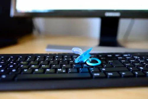 Per i genitori smart work, congedi e baby sitter