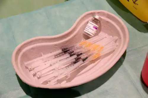 I vaccini entrano in fabbrica: obiettivo 400mila lavoratori