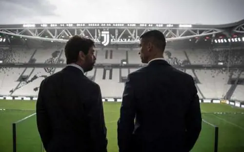 Juve, tra Agnelli e CR7 un abbraccio fatale. E uno stile preso a calci