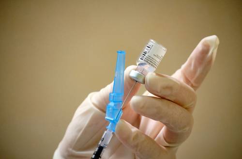 Occhio al test sugli anticorpi: perché non si evita il vaccino