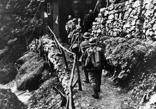 La macelleria in trincea. Eroi e vittime sacrificali: si moriva da innocenti.