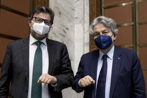 Lo strano asse tra Italia e Ue. Così arriva la svolta sui vaccini