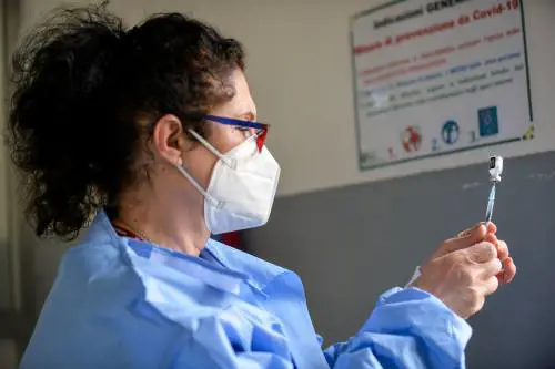 Oltre sette italiani su 10 hanno fiducia nei vaccini. Ma sconforta il grande caos nella comunicazione