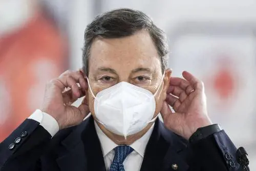 Parla Draghi: vaccinatevi tutti