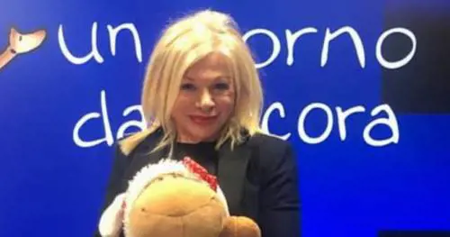 Finge un malore dopo il vaccino. Il gesto di cattivo gusto di Sandra Milo