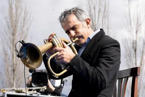 "Dalla mia Sardegna a Macondo faccio ballare sulle note del jazz"
