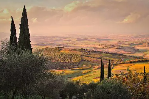 Montalcino diventa città (anche se lo era già dal 1462)