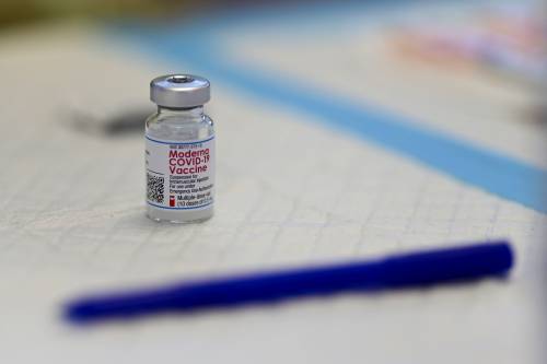 Contratti, guadagni e profitti: il business dei vaccini ai raggi X