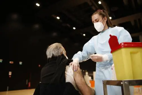 In Toscana ora il caos è totale: vaccinato solo il 5% degli over 80
