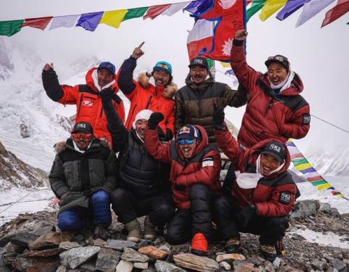 La storica impresa degli sherpa sul K2 nel gelo invernale