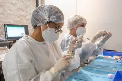 Follia dei protocolli anti Covid: cosa succede quando ti ammali