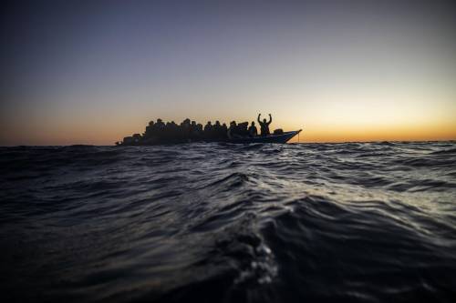 Partenze senza sosta da Libia e Tunisia: diecimila migranti già salpati in tre mesi