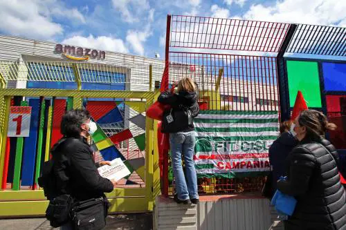 Primo sciopero Amazon. Spedizioni bloccate e gli italiani vanno in tilt