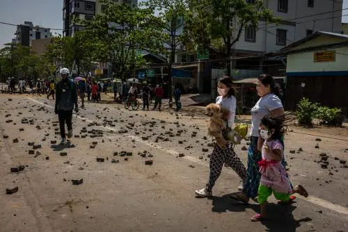 Myanmar, ecco la (inutile) offensiva della Ue. E il regime militare se la prende con i media