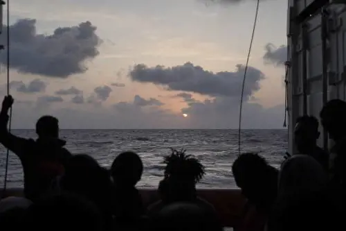 "L'esercito di migranti" verso l'Italia: "Dateci un porto"