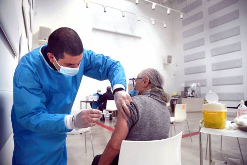 Vaccini, Regione spinge sull'acceleratore: quattro "vaccine day"