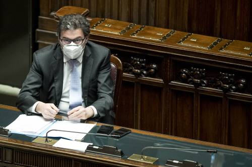 "L'Italia deve produrre di più". Ecco la strategia sui vaccini