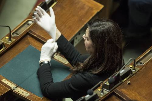 "Ritardi col Caf", "Ci metti 10 mesi?": ora è rissa tra la Lucarelli e la Boldrini