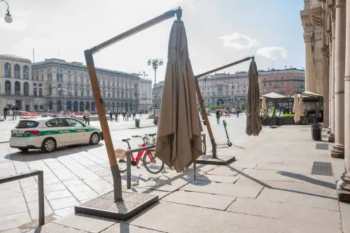 Aperture, l'ira dei centri commerciali