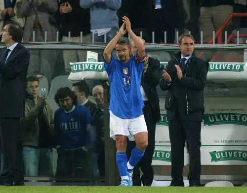 Film, serie, biopic. In tv il calcio si gioca la sua partita infinita