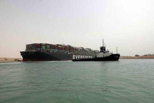 Il cargo a Suez costa 9,5 miliardi al giorno
