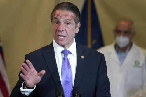 Cuomo è sempre più isolato. Si lavora già alla successione