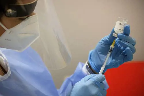 "Ci dispiace, ma lei risulta già vaccinato". Ma non è vero