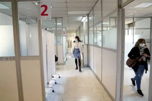 Bari, trema la sanità pugliese per legionella: chiusi reparti del Policlinico