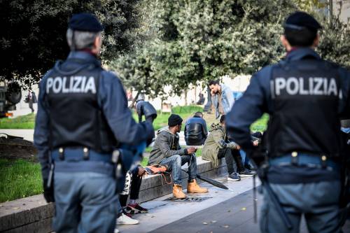 "Tre grammi 20 euro", la Lega denuncia lo spaccio alla luce del sole a Milano