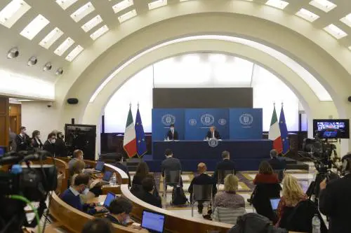 Scuole e norme anti "no vax". Ecco il nuovo piano Draghi