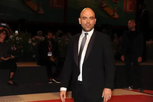 "Salvini e Meloni bastardi", ora Roberto Saviano rischia il processo