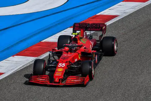 Ferrari, bella sorpresa. È incollata ai big