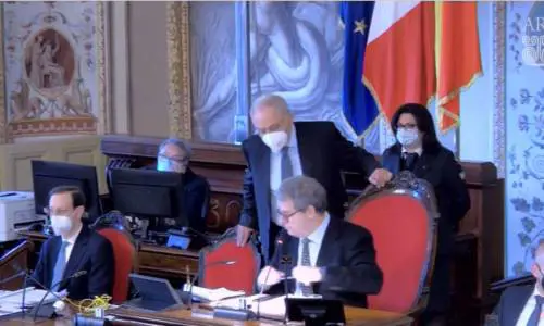 Positivo all'Assemblea regionale siciliana, furia di Miccichè: "Ammazzarei qualcuno"