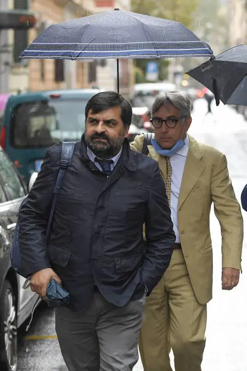 Parte la caccia al membro Csm. Ma la talpa è la moglie del Pg