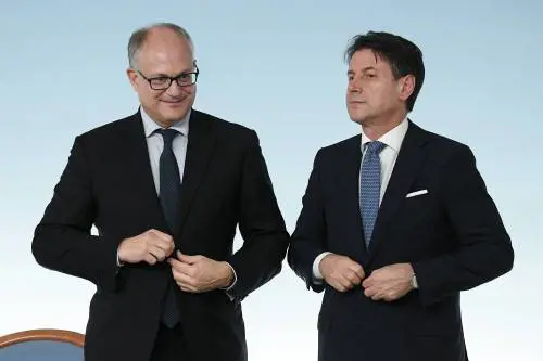 L'arte del rinvio di Conte: dribblati tutti i nodi grillini