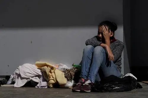 L'ultimo business tra gli stranieri: matrimonio per il permesso di soggiorno