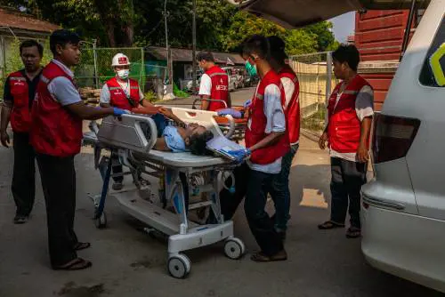 Myanmar, strage infinita Cento morti in un giorno e proiettili contro i bimbi