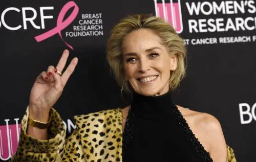 Sesso sul set, abusi e poi l'ictus: quelle confessioni di Sharon Stone