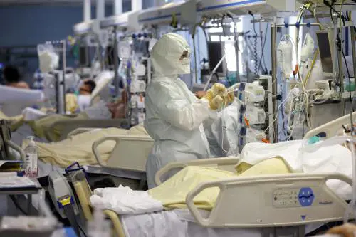 A Brindisi 400 operatori non si vaccinano. La Asl: "In ferie forzate o cambino lavoro"