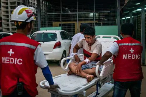 Le atrocità in Myanmar. Dagli spari al funerale all'uomo bruciato vivo