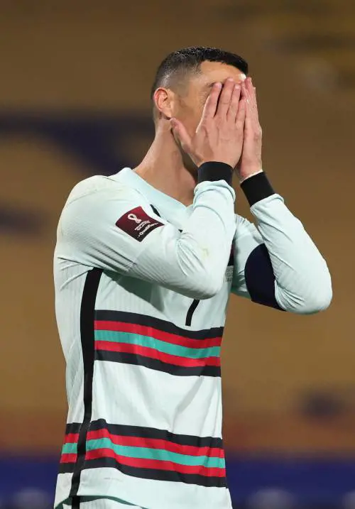 Il pallone della Fifa fuori dal tempo