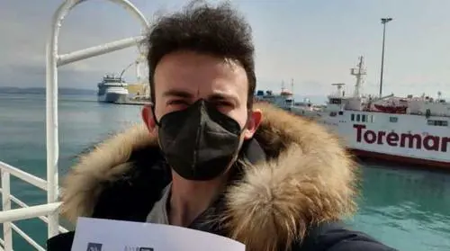 Da Prato lo mandano all'Elba per il vaccino. La maldestre scuse di Giani