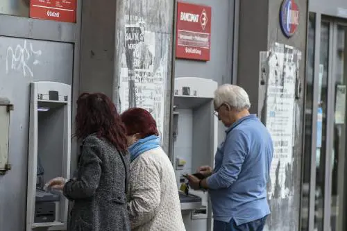 I "prelievi" sul conto corrente: ecco le due tasse più odiose