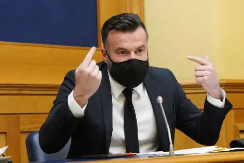 Ddl Zan, il Pd in pressing Ma ora la Lega insorge: "Una manovra contro di noi"