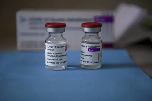 Dalla Germania altra grana per AstraZeneca: "Sospeso per le donne giovani"