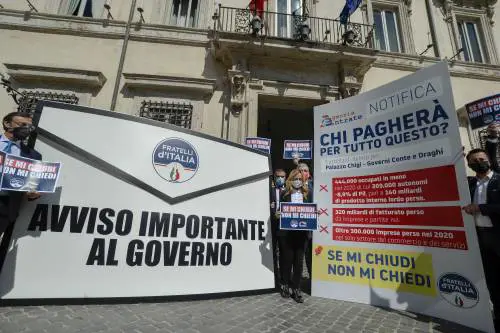 Il blitz-Meloni a palazzo Chigi: ​"C'è la maxi lettera per Draghi"