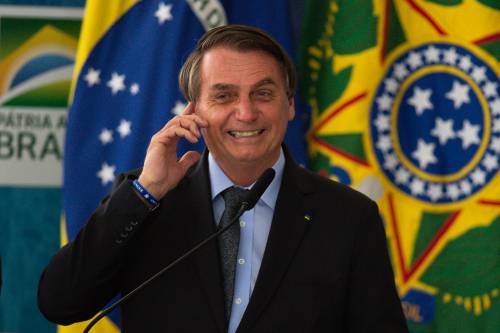Bolsonaro caccia il ministro della Difesa. Lasciano (in polemica) i vertici militari