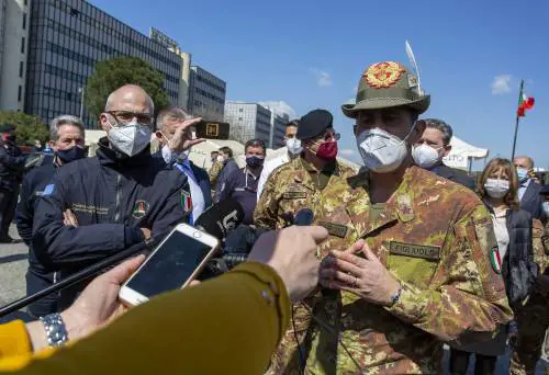 Vaccini, il giorno della verità. La visita di Figliuolo e Curcio