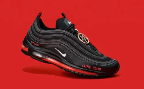 Usa, lanciate sul mercato le "scarpe di Satana". È subito boom di vendite