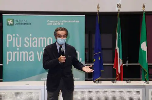 Camici, altre accuse a Fontana: indagato per autoriciclaggio